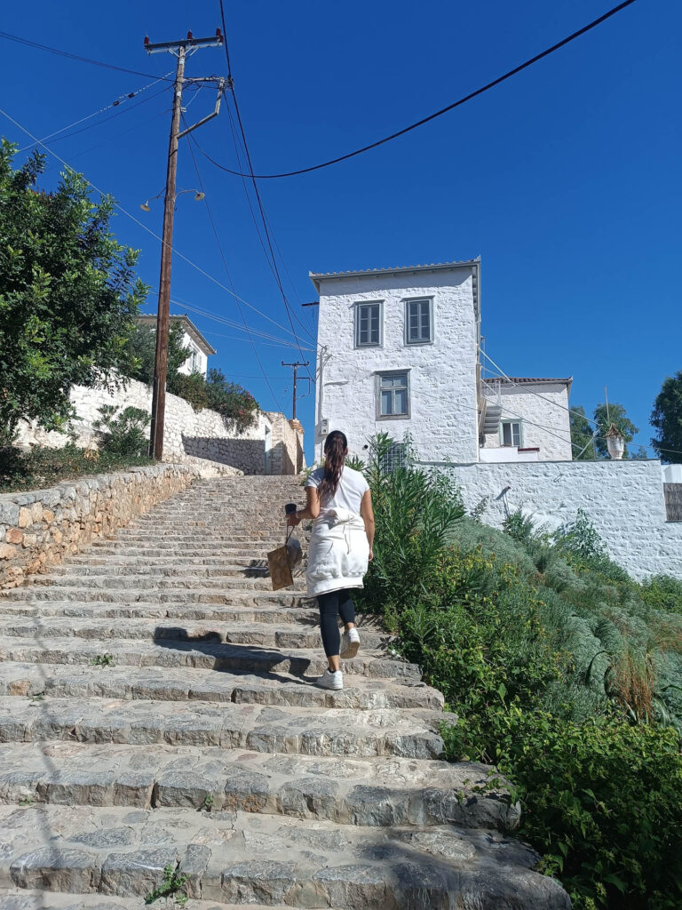 hydra island people