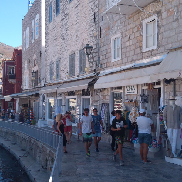 hydra island people
