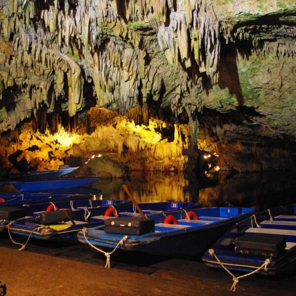 diros caves