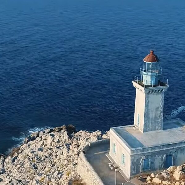 mani tainaro lighthouse